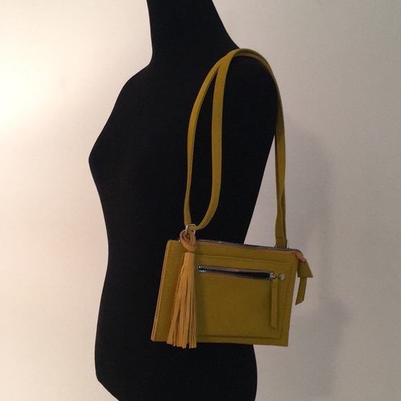 ✅ SOLD Yellow Crossbody Purse (Adjustable Strap) Pleather - Picture 3 of 12